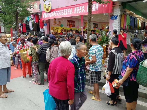 零食店加盟好還是自己開好?