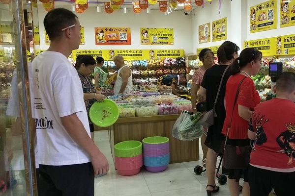 饞嘴郎儀隴馬鞍鎮6元9零食加盟店開業大吉，祝老板生意興隆！